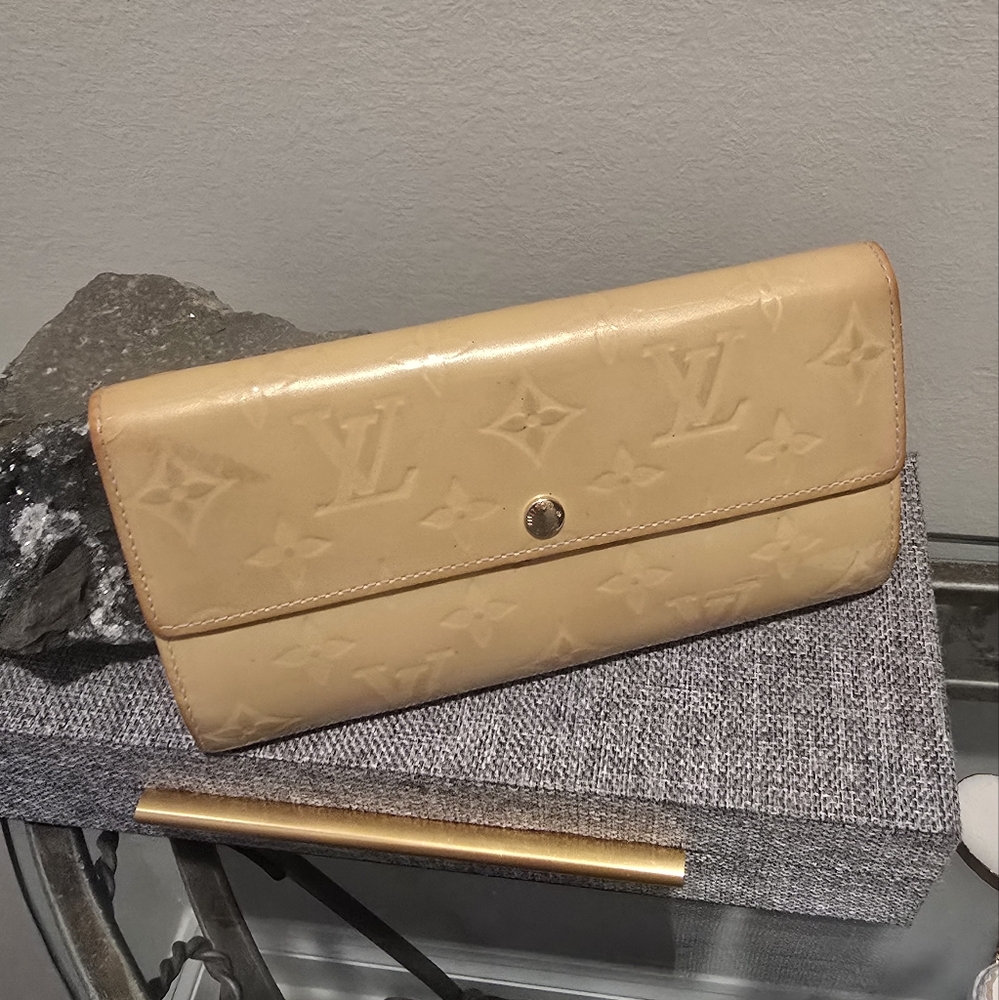 Louis Vuitton Vernis Wallet
